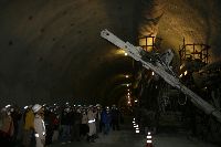 工事で使用する重機の実演もしてもらいました。大きくて、迫力がありました。その後、バスで和歌山まで戻って見学会終了。参加者のみなさま、おつかれさまでした。