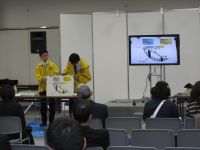 円弧すべりが発生する要因の一つとしての斜面内部の水位上昇があります。このことにより土の有効重量減少し、抵抗する力が小さくなります。